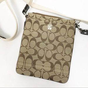 Coach Signature Hampton Swing Pack Crossbody bag
